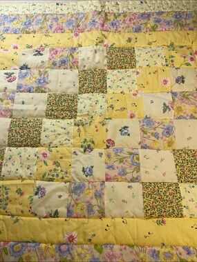 HANDCRAFTED Yellow Patchwork Floral Quilt - Soft Pastel Bedding  NEW 40x35 in.